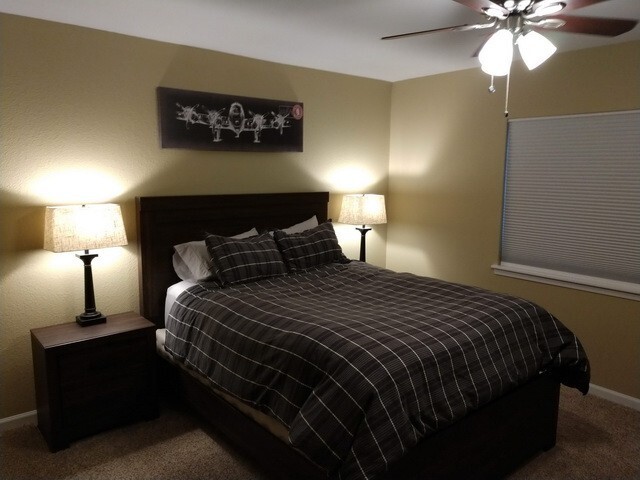 Building Photo - Large 3 Bed/ 2 Bath Townhome on West Side!