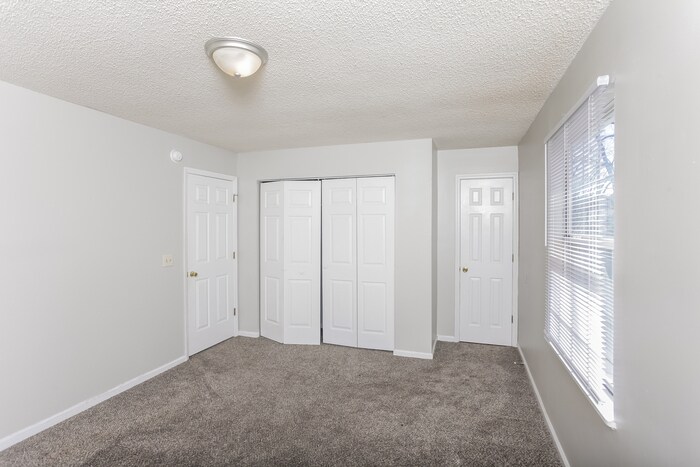 Building Photo - 206 Valeworth Dr