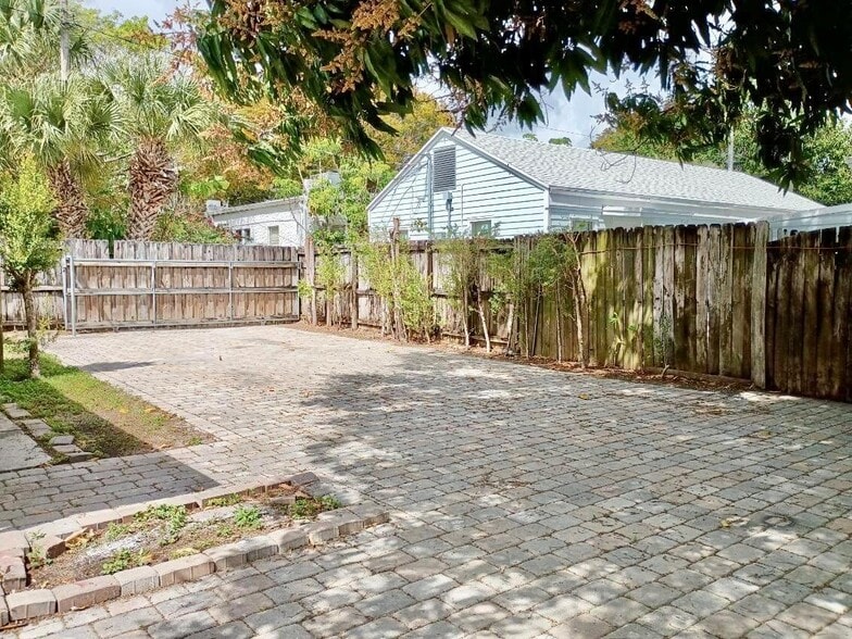 Building Photo - 205 S Federal Hwy