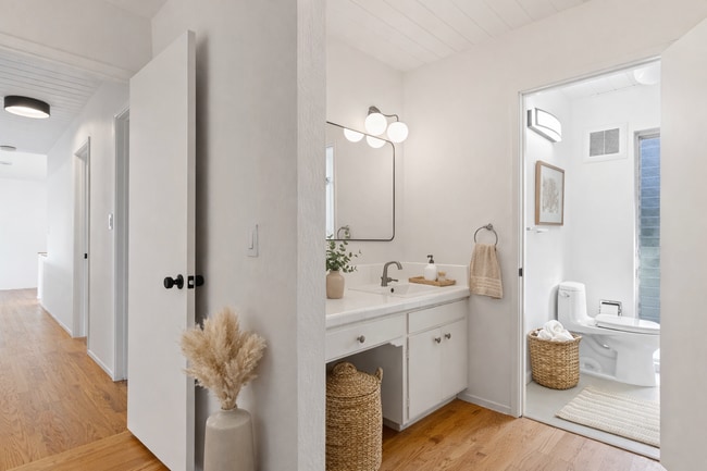 Building Photo - 16 Echo Ln