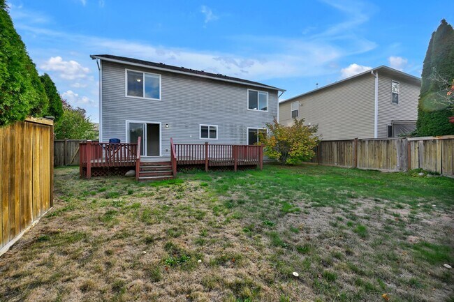 Building Photo - 4 BED & 2.5 SINGLE FAMILY HOUSE FOR RENT