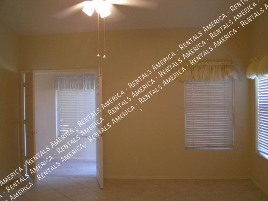 Building Photo - 13182 W Cypress St