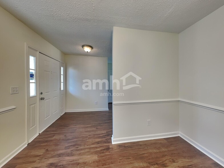 Building Photo - 510 Fairview Lake Way