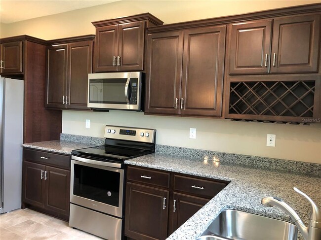 Building Photo - 8919 Reserve Manor Dr