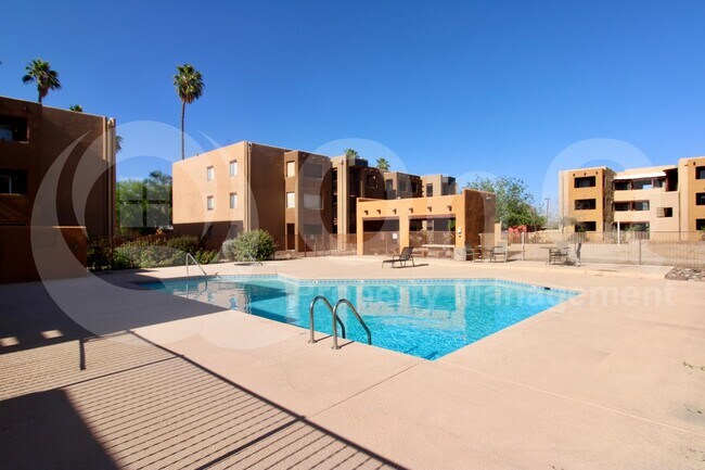 Building Photo - 1810 E Blacklidge Dr