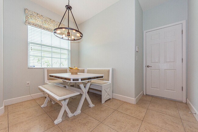 Building Photo - 4250 Diamond Square