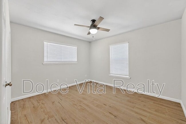 Building Photo - 2113 Gull Ave