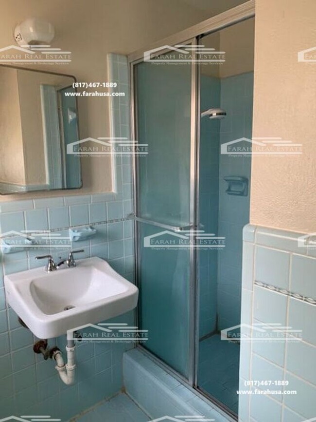 Building Photo - Spacious 4/2 House located in Fort Worth