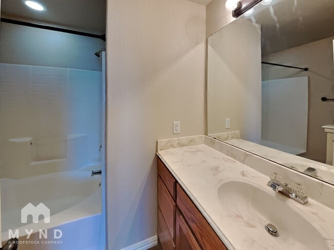 Building Photo - 102 Jolin Ln