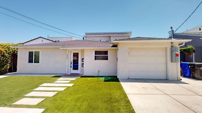Primary Photo - Fully Renovated in 2023!! 4BD/2BA on Tipton