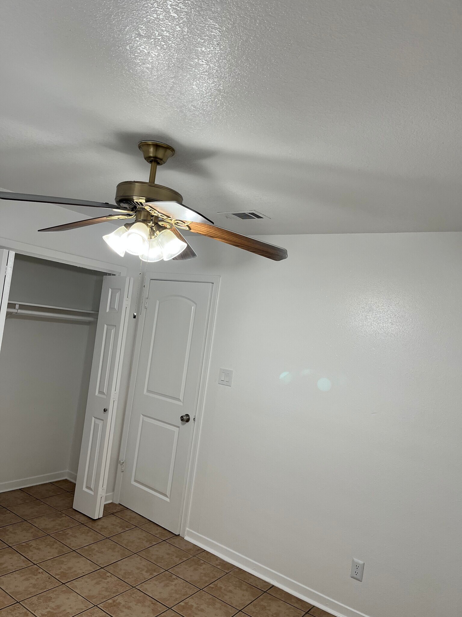 Building Photo - 1508 Valleyridge Dr