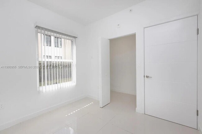 Building Photo - 25850 SW 140th Ct