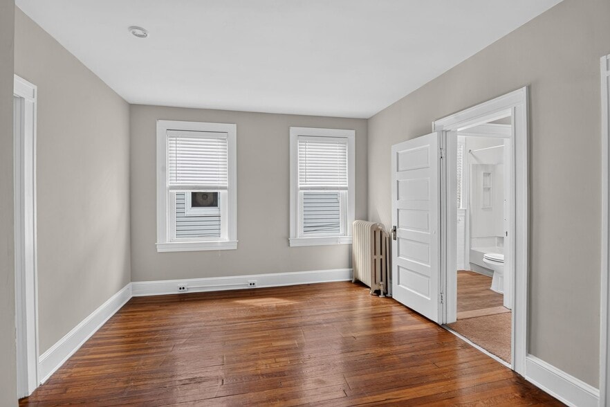 Building Photo - 421 Charter Oak Ave