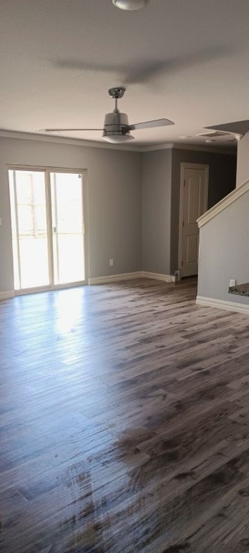 Building Photo - 3 bedroom/2 bathroom townhouse