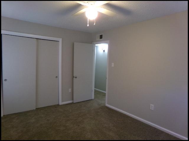 Building Photo - 8 Brookway Ln