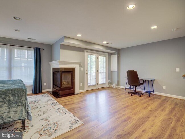 Building Photo - 8410 Chaucer House Ct