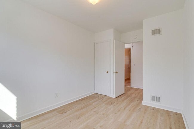 Building Photo - 869 Patrick Henry Dr