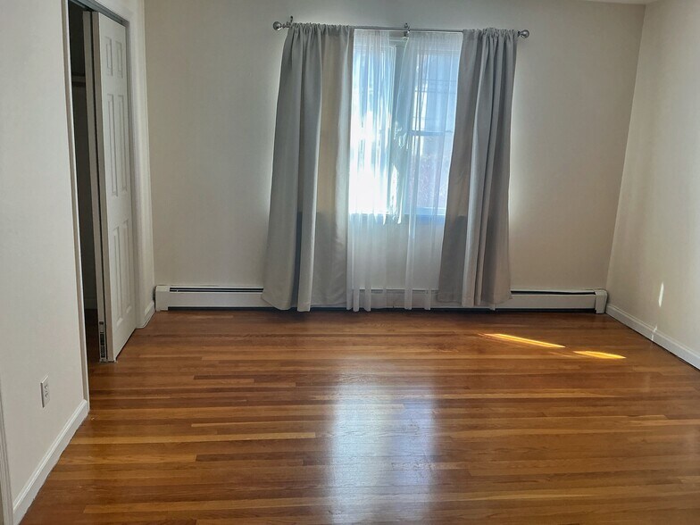 Building Photo - 19 Parsons St