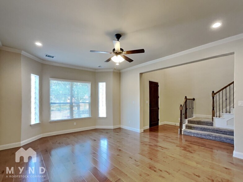 Primary Photo - 4144 Riverside Dr