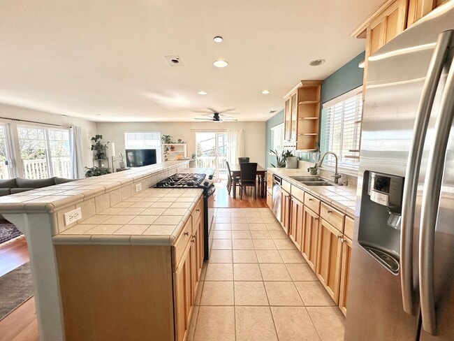 Building Photo - San Rafael Hillside Retreat