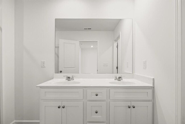 Building Photo - 277 Kenoot Dr