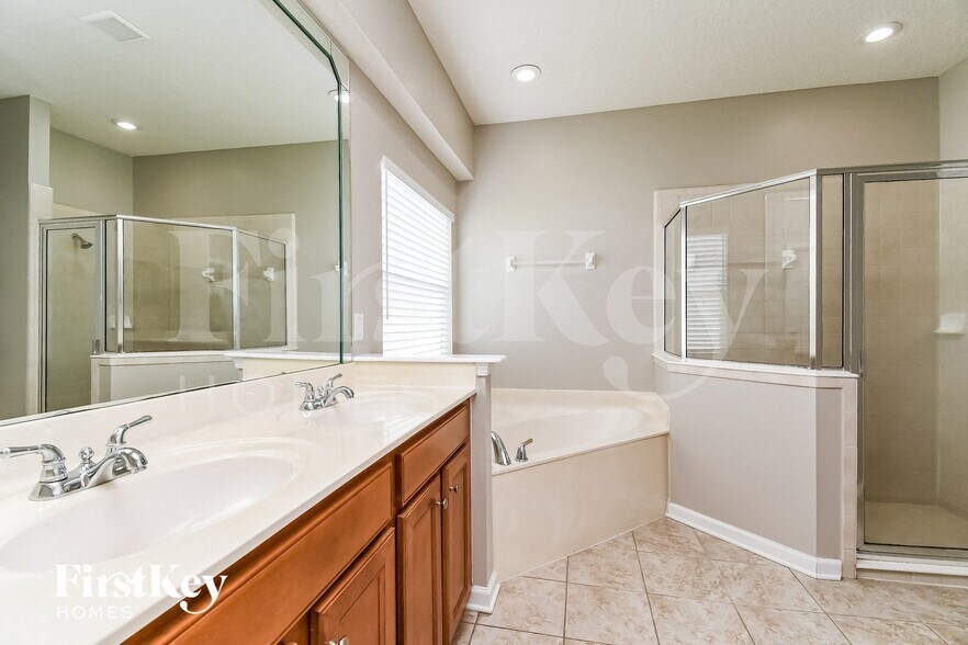 Building Photo - 3180 Wandering Oaks Dr