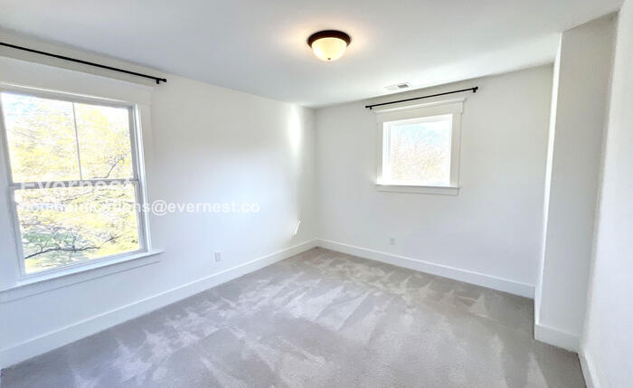 Building Photo - 174 Lynda Cir