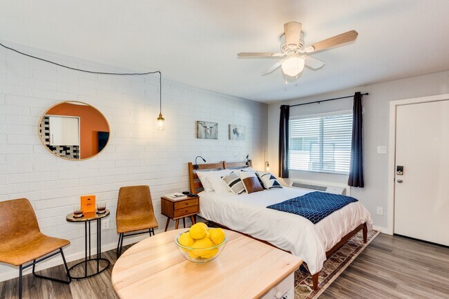 Building Photo - Charming Studio Oasis in the Heart of Temp...