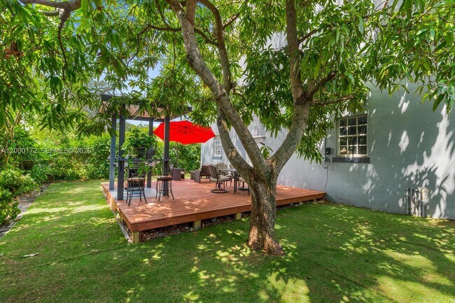 Building Photo - 536 NE 62nd St