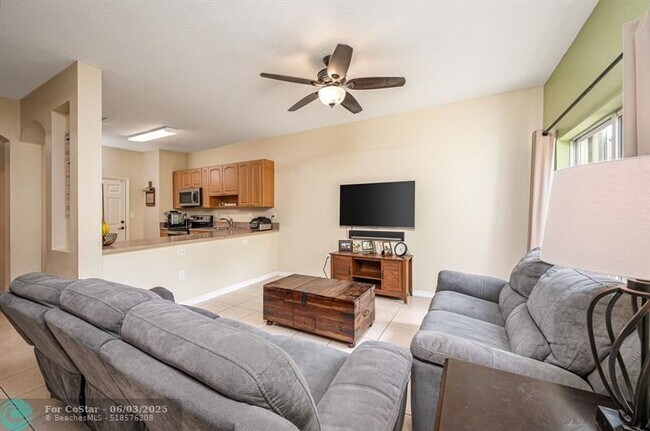 Building Photo - 5048 SW 136th Ave