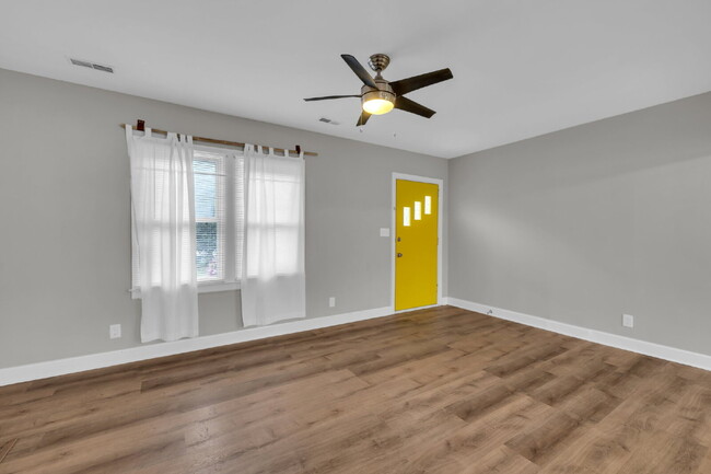Building Photo - Charming Stuart Heights Home – Spacious, S...