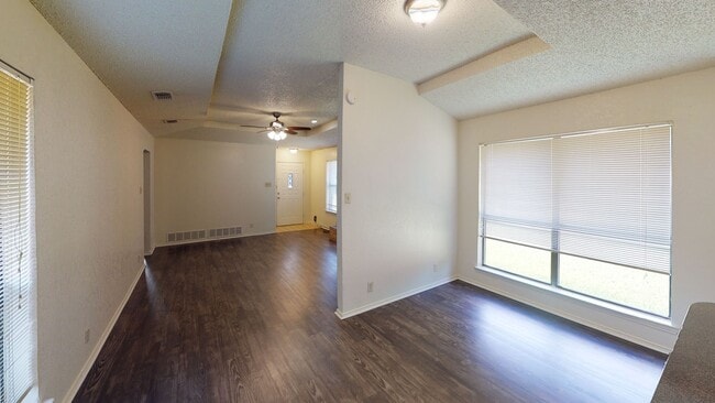 Building Photo - Bolivar Duplex - 2 Bedroom/2 Bath /2 Car Carport