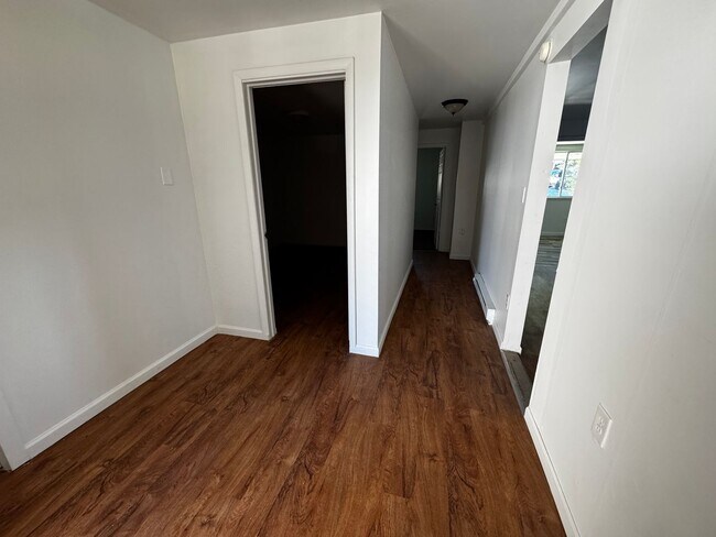 Building Photo - 2438 Mifflin St