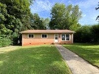 Building Photo - Updated 3 bedroom house in great location ...