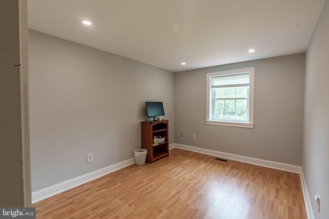 Building Photo - 5776 Yellowrose Ct