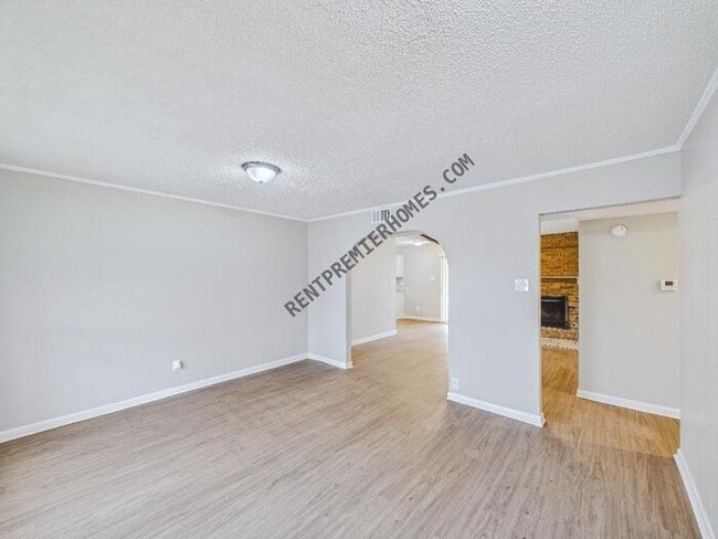 Building Photo - 20 Fox Den Ct