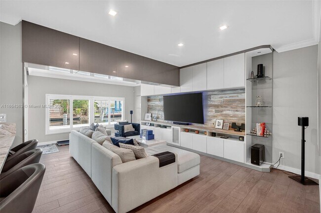 Building Photo - 1009 Tangelo Isle