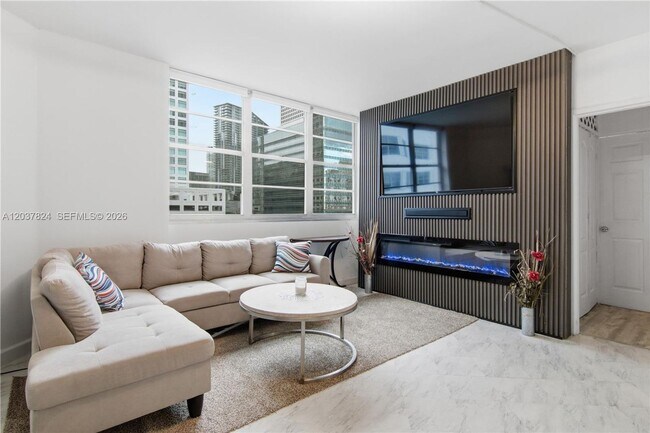 Building Photo - 801 Brickell Bay Dr