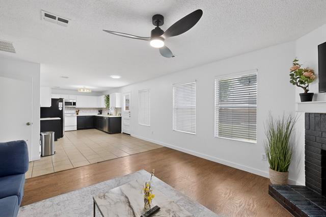Building Photo - 2316 White Oak Dr