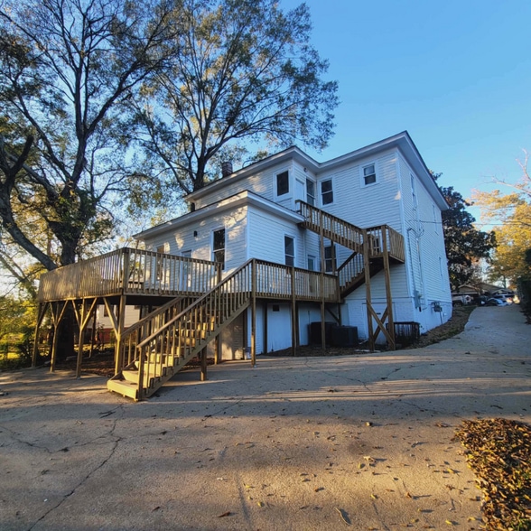 Building Photo - 343 Adelle St