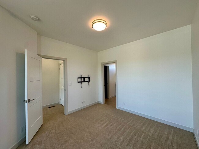 Building Photo - 4757 Kona Dr