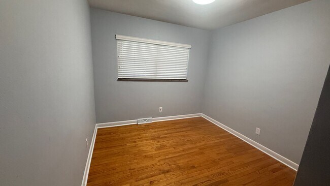 Building Photo - Single Family Three Bedroom in South Hills