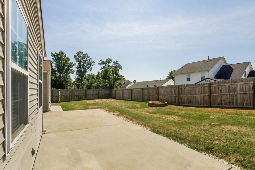 Building Photo - 5811 Briggs Dr