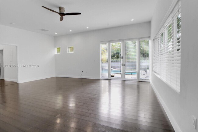 Building Photo - 6900 SW 104th St