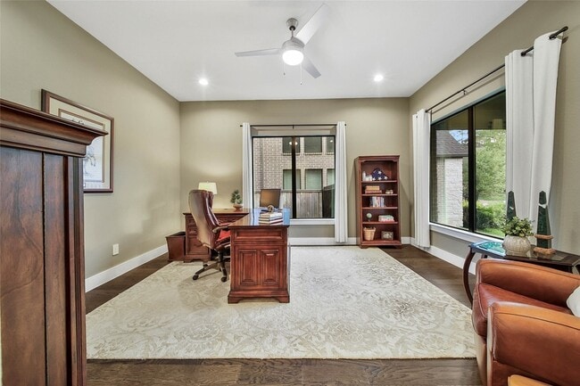 Building Photo - 1015 Oak Briar Ln