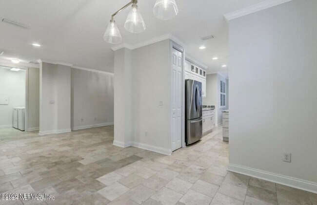 Building Photo - 156 Hidden Palms Ln