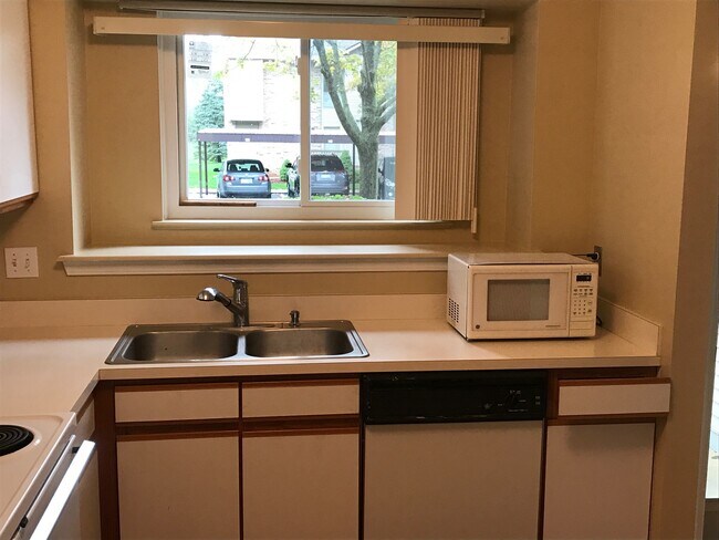 Building Photo - 42825 Lilley Pointe Dr