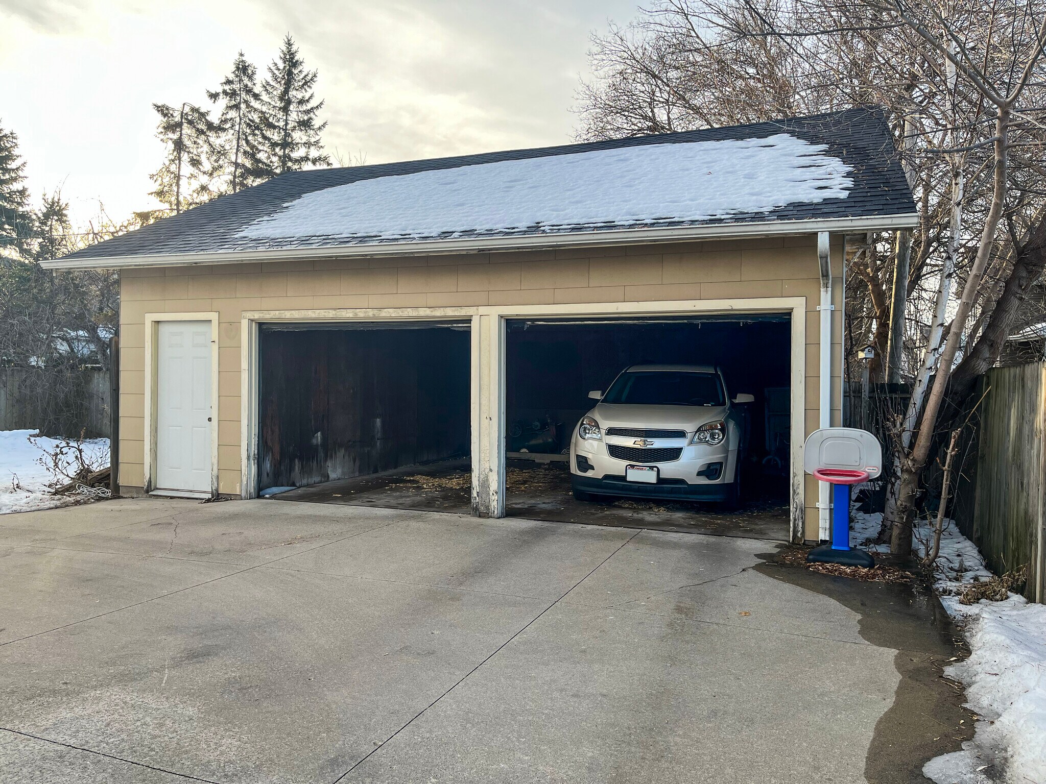 Building Photo - 541 Bowen St