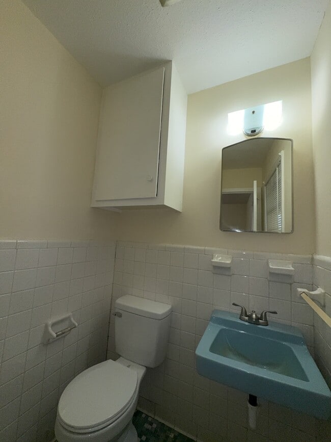 Building Photo - 3158 Peterson Dr