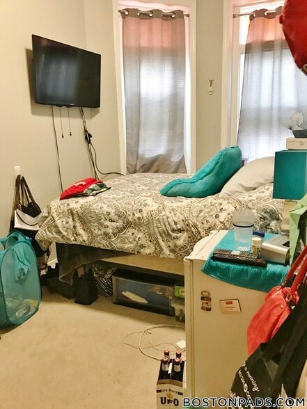 Building Photo - 447 Park Dr